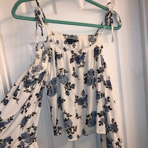 Bundle two floral long sleeve flowly tops